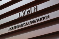 LVMH香水厂转产免洗净手液 专家称企业应具备快速转产能力