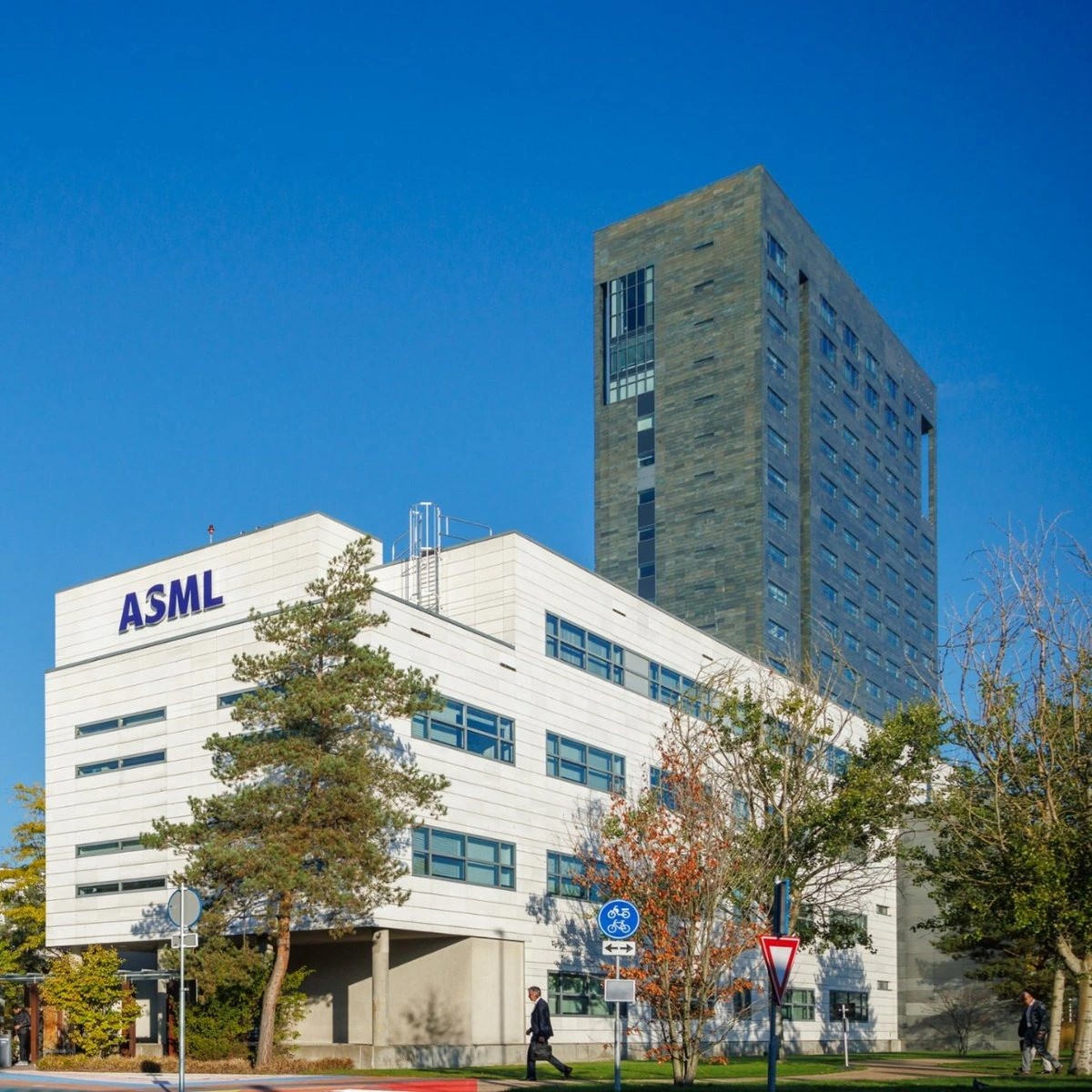 ASML.jpg